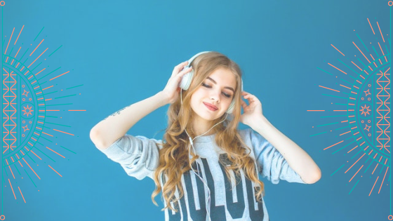 dziewczyna ze słuchawkami na uszach